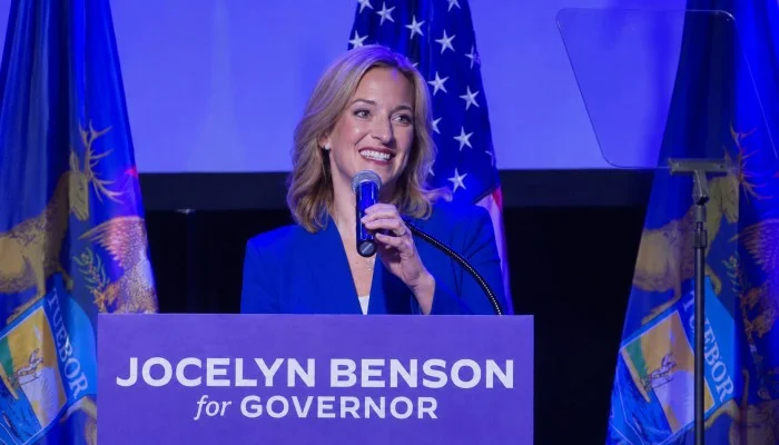 Jocelyn Benson est elle démocrate